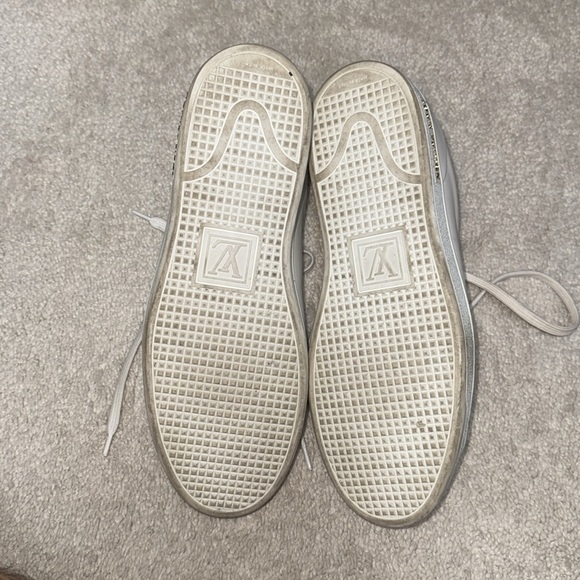 Louis Vuitons Sneaker Women White Gold Buckle - Picture 4 of 6